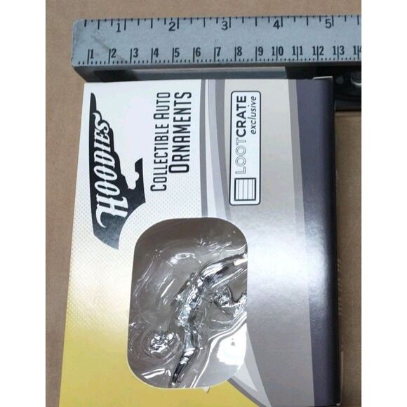 THE FLASH Hoodies Collectible Magnetic Auto Hood Ornament - LootCrate Exclusive - Picture 7 of 7